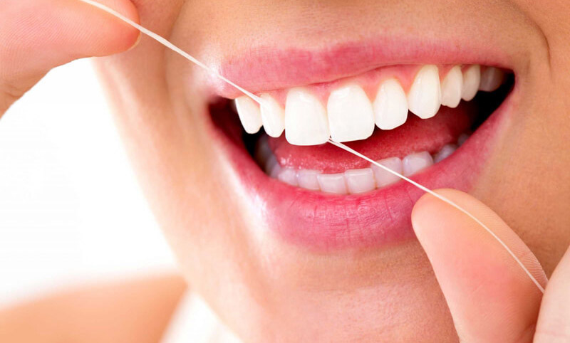 Chăm sóc răng miệng đúng cách giúp tăng tuổi thọ răng giả